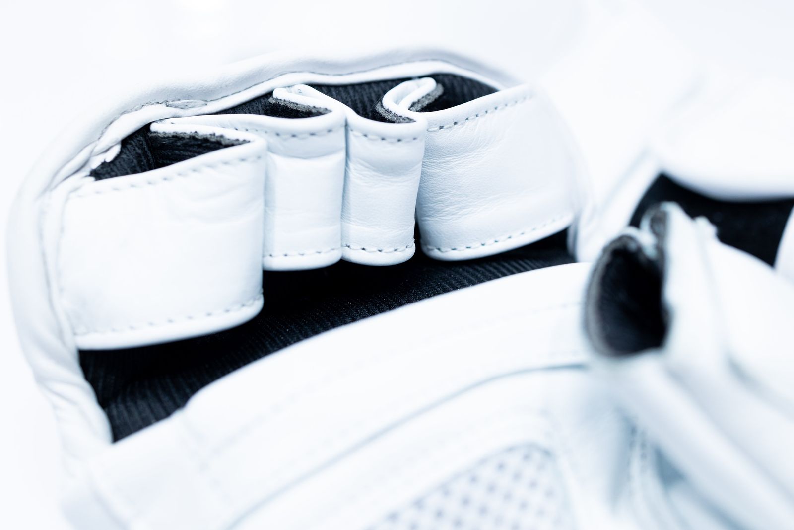 'MENAS MMA GLOVES — Knots & Collar, Defence Colony, New Delhi