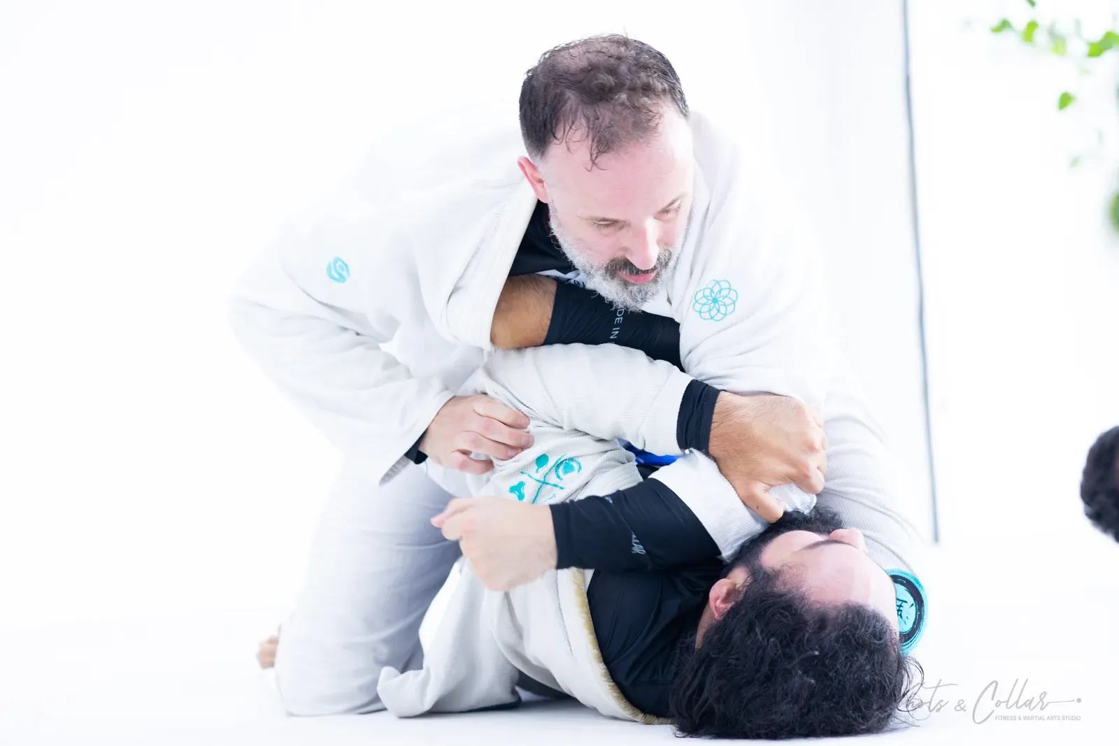 Top pressure and a collar grip in live Gi rolling — Brazilian Jiu-Jitsu at Knots & Collar, India