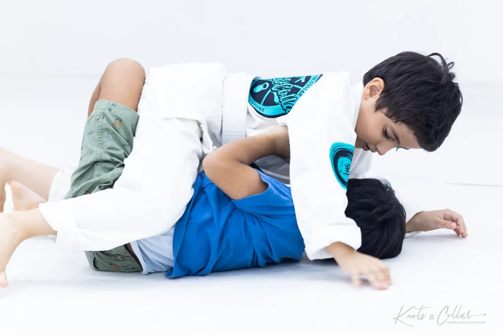 A young student on the mat at Knots & Collar, Defence Colony, New Delhi, India