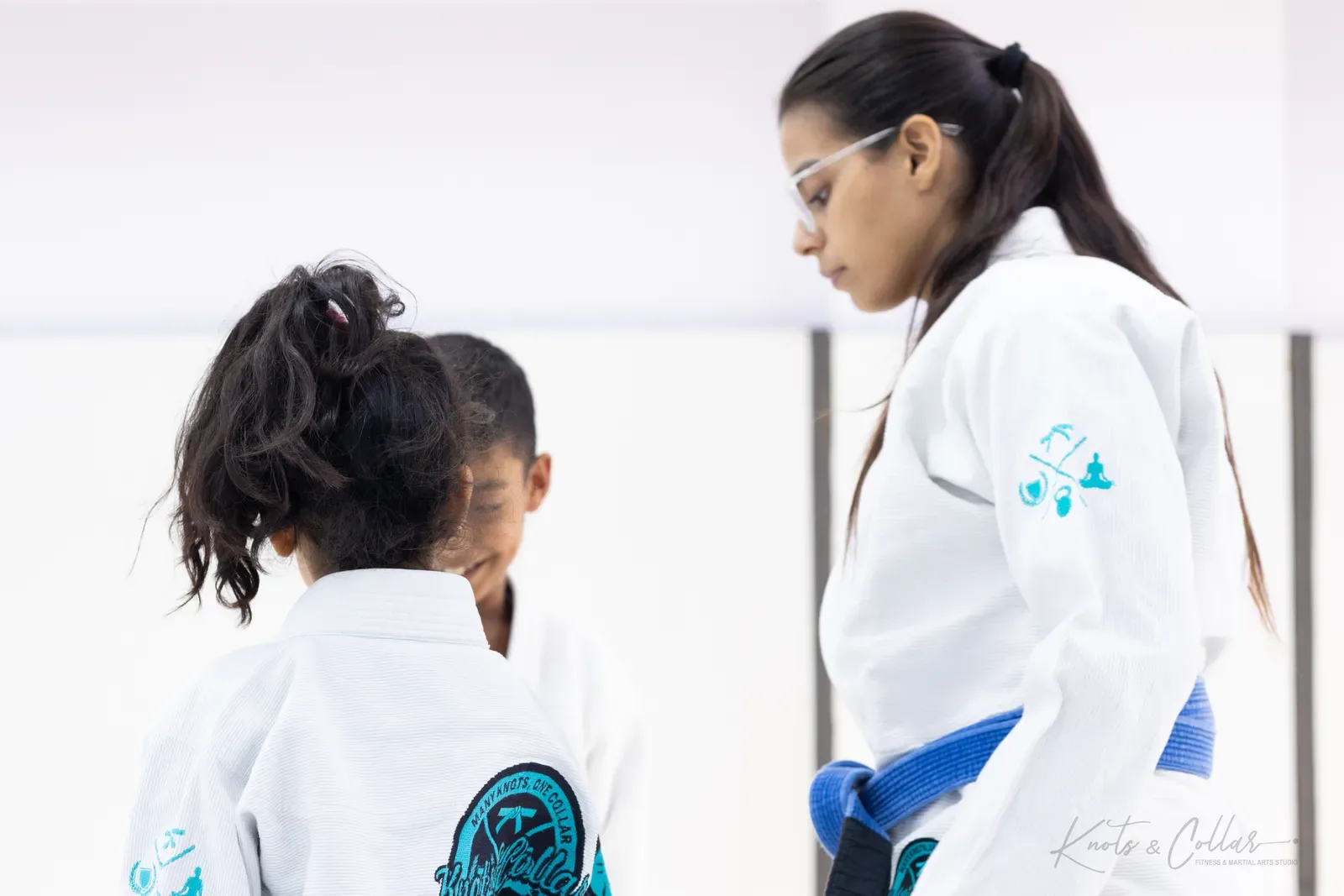 A young student on the mat at Knots & Collar, Defence Colony, New Delhi, India
