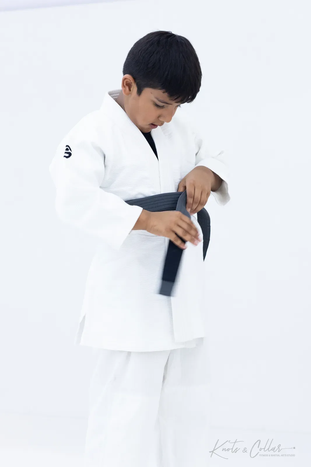 A young student on the mat at Knots & Collar, Defence Colony, New Delhi, India