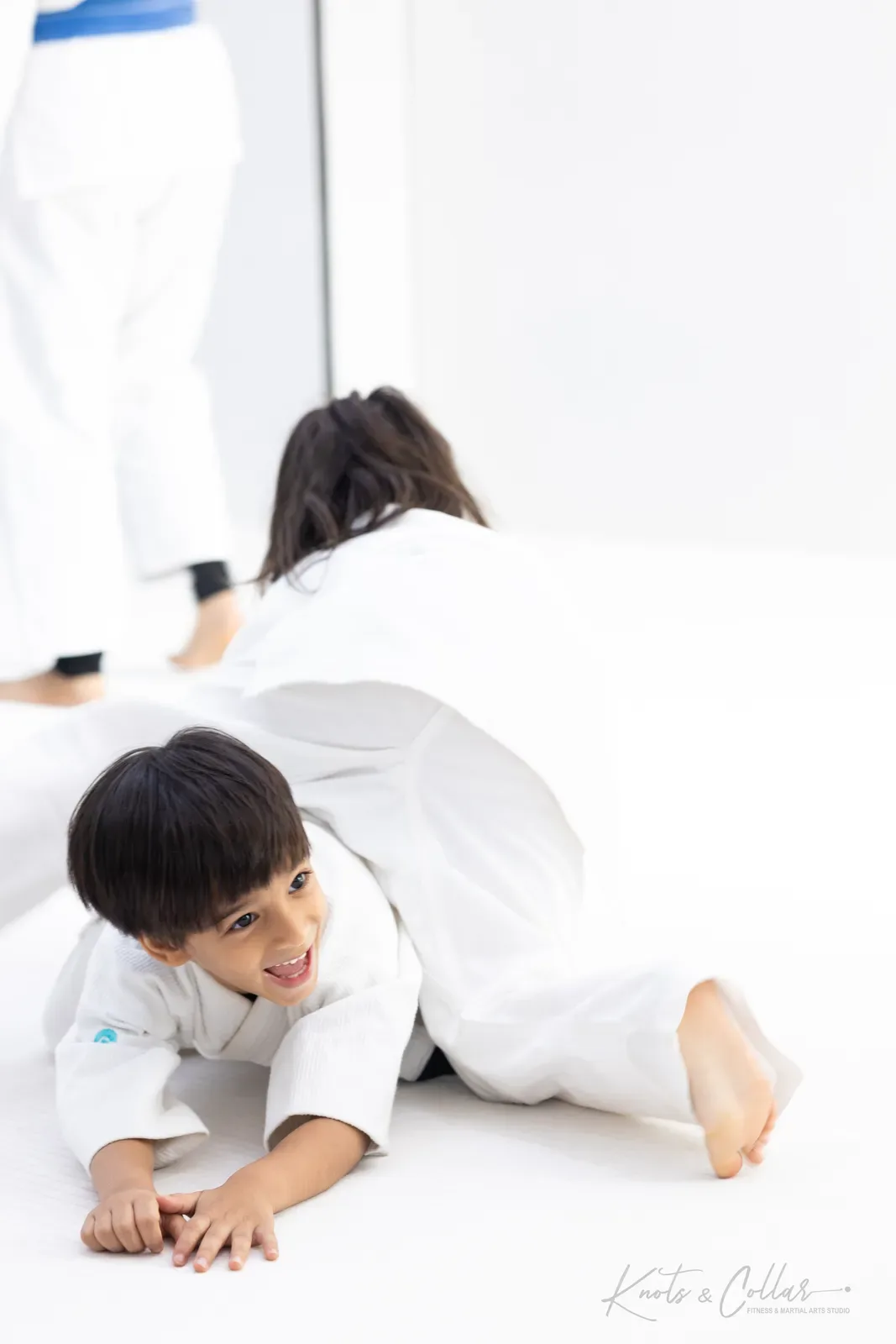A young student on the mat at Knots & Collar, Defence Colony, New Delhi, India