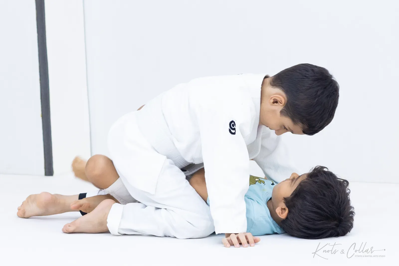 A young student on the mat at Knots & Collar, Defence Colony, New Delhi, India
