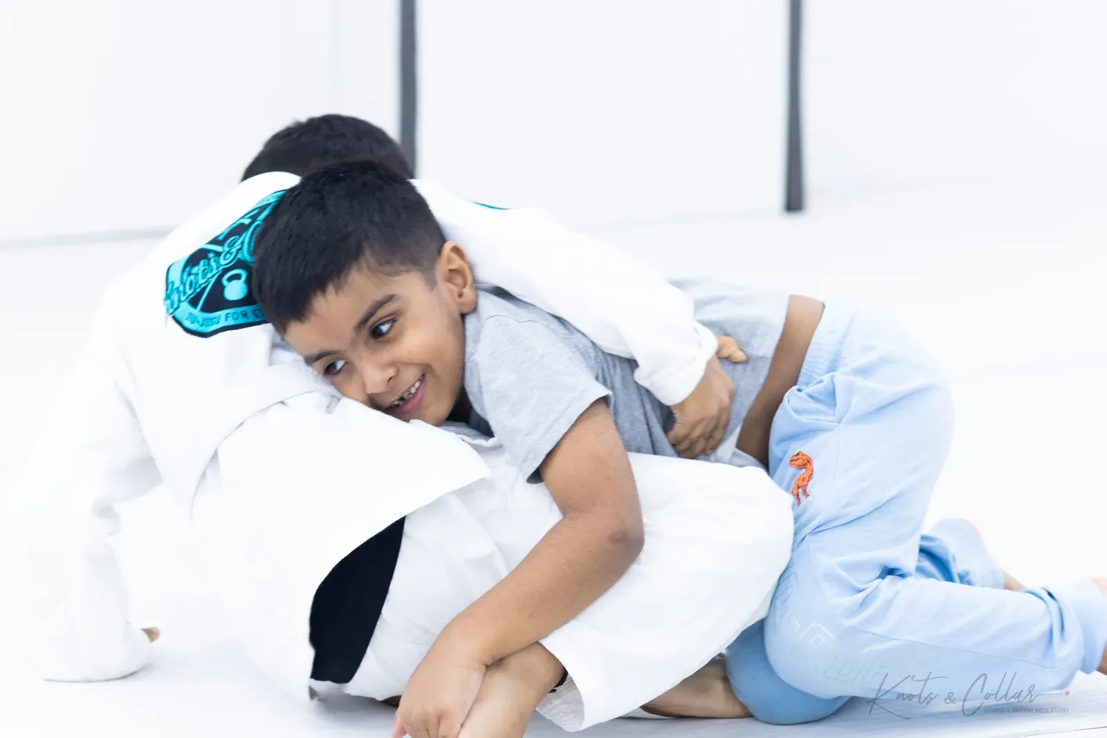 A young student on the mat at Knots & Collar, Defence Colony, New Delhi, India
