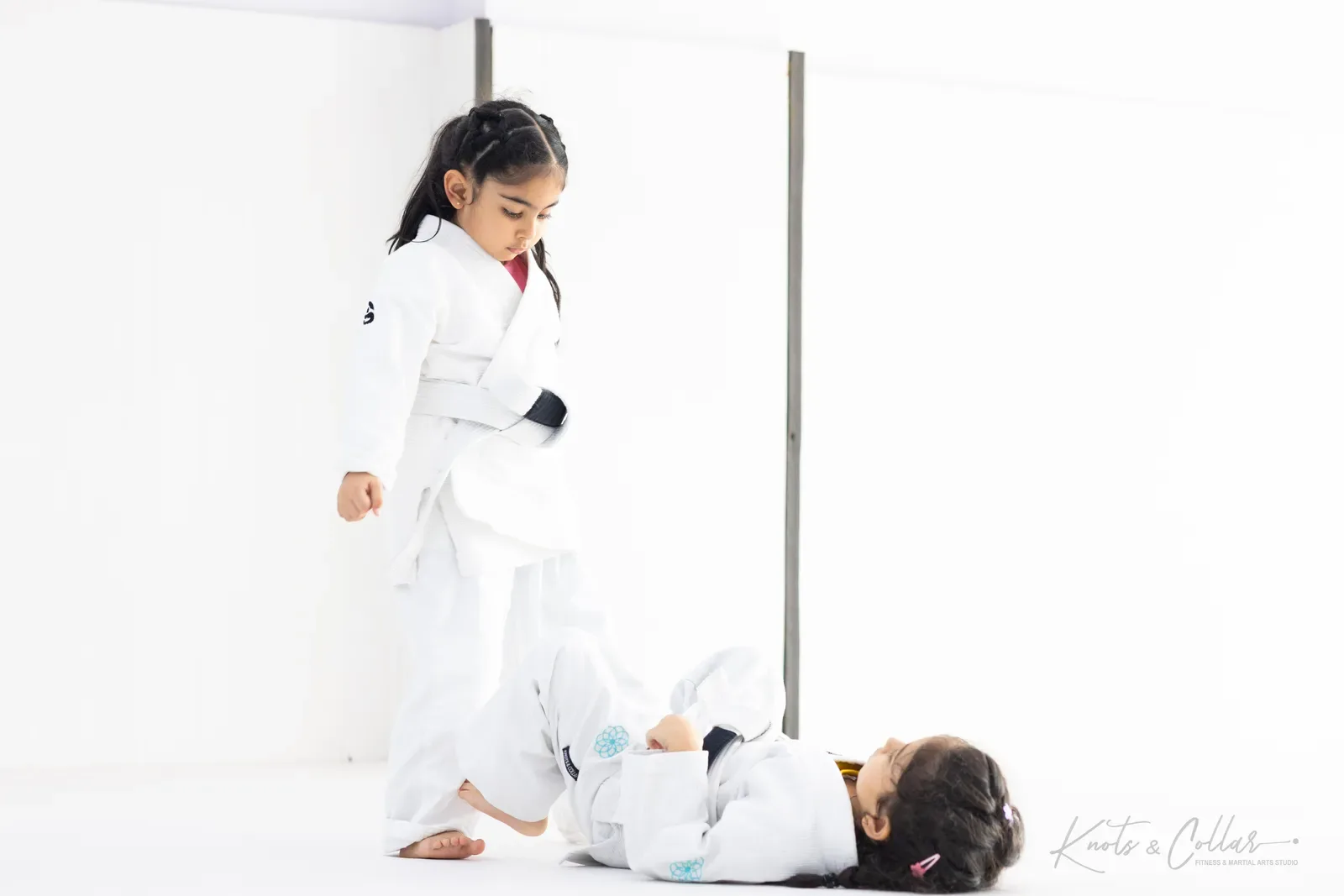 A young student on the mat at Knots & Collar, Defence Colony, New Delhi, India