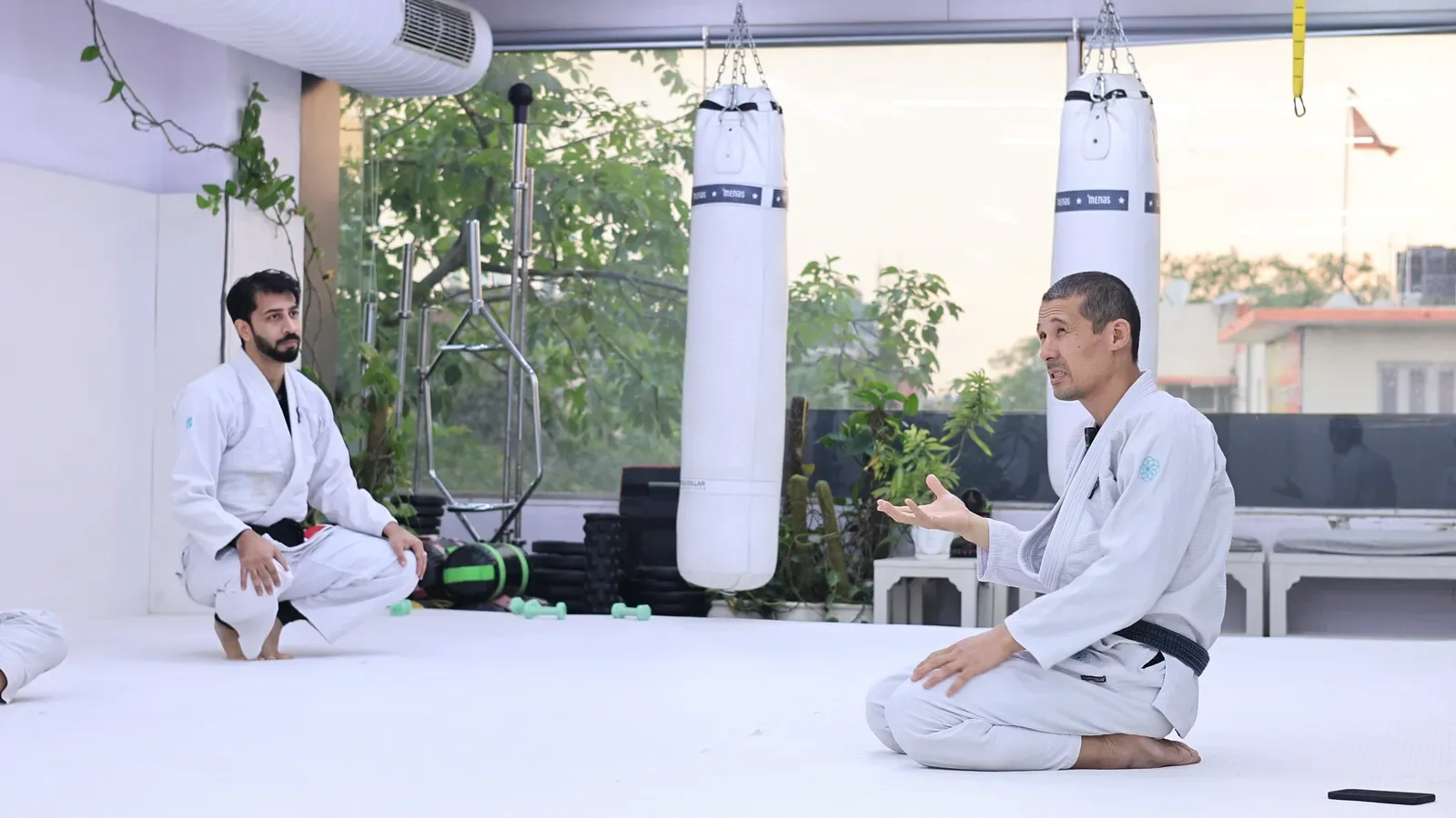 Professor Bek of Checkmat Kazakhstan in conversation on the mat at Knots & Collar, Defence Colony, New Delhi